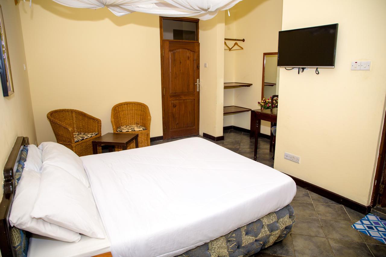 Saadani Tourist Center - Hostel 다르에스살람 외부 사진